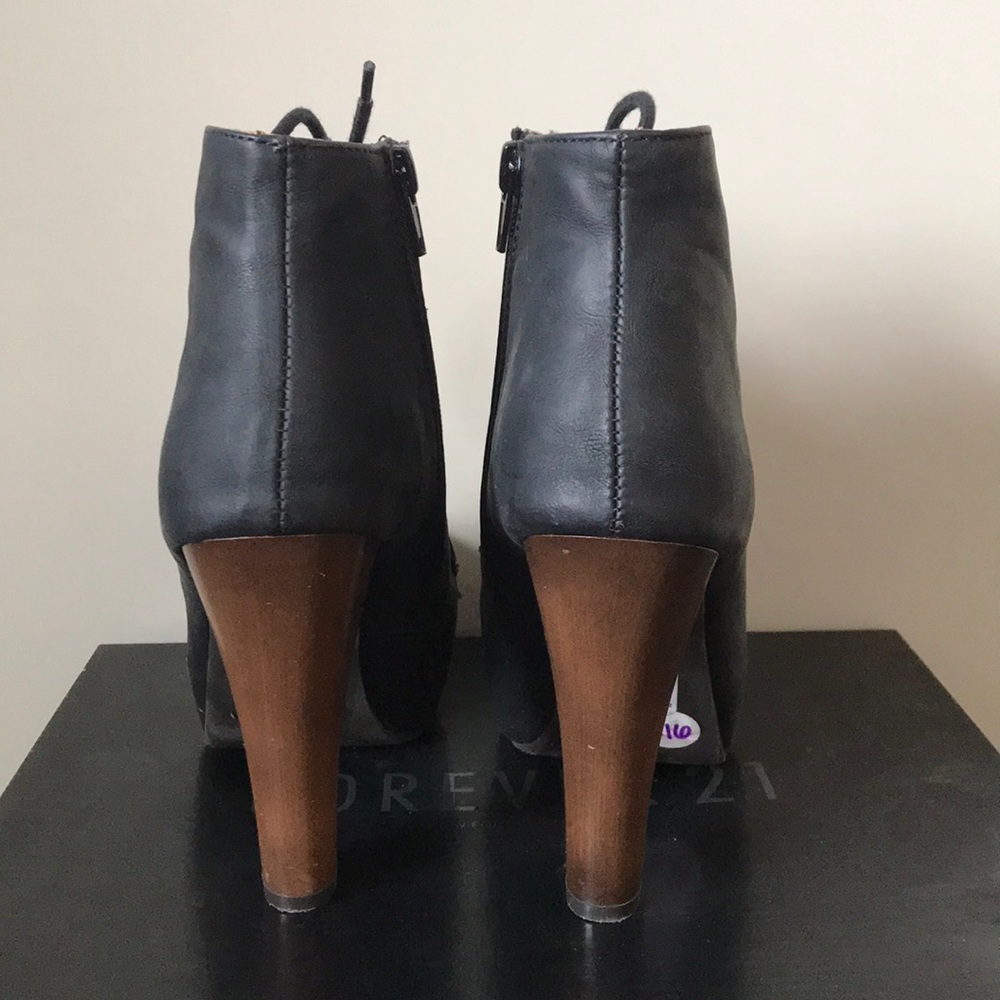 Boots - Picture 4 of 4